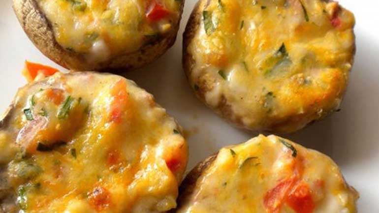 Πατάτες γεμιστές με μανιτάρια και τσένταρ